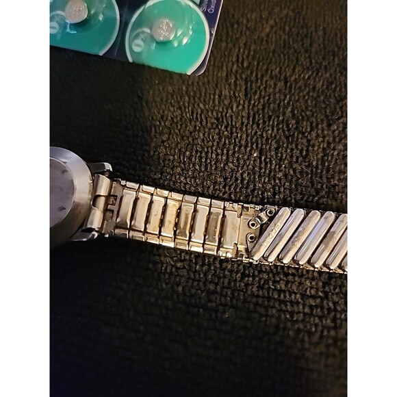 60s Timex Ladies Watch Wind Up Silver Toned Chr Plated Bezel Stainless Steel Vtg main image 2